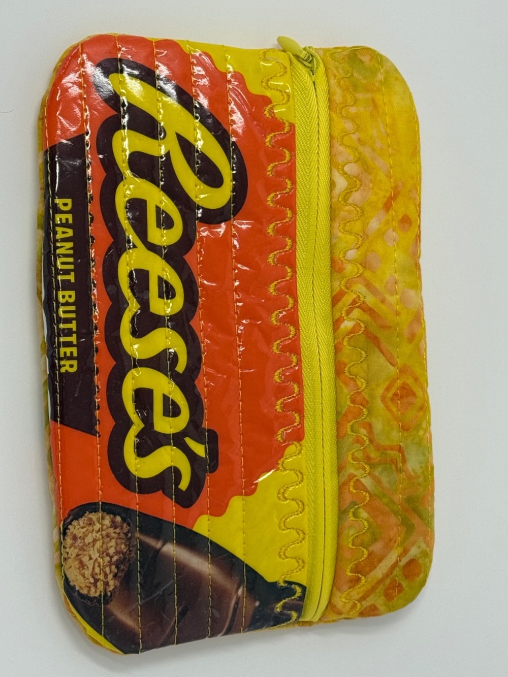 Recycled candy wrapper zippered bag - Picture 6 of 6